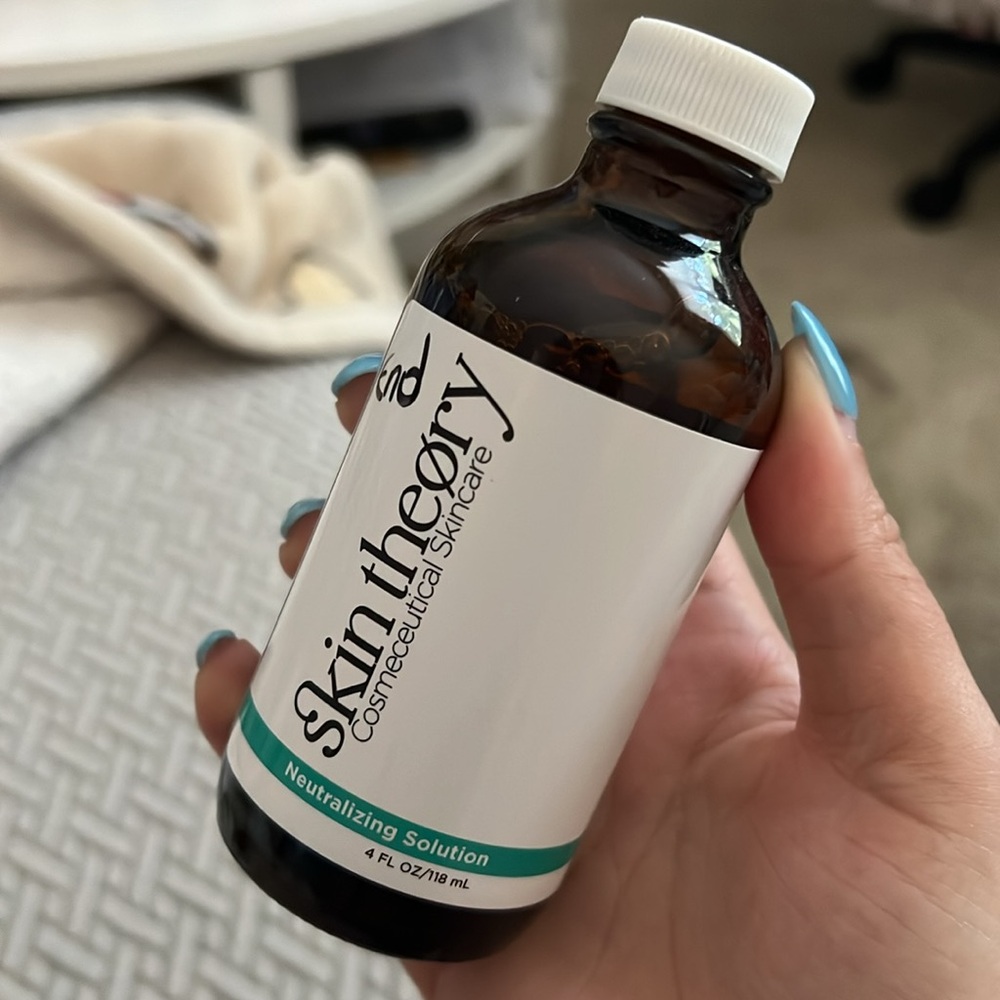 Skin Theory Neutralizing Solution